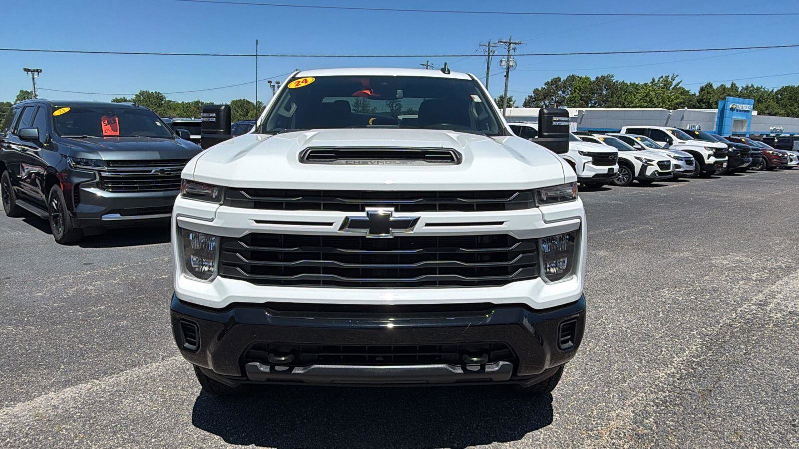 Used 2024 Chevrolet Silverado 2500 Custom w/ Custom Value Package AWD/4WD image 2