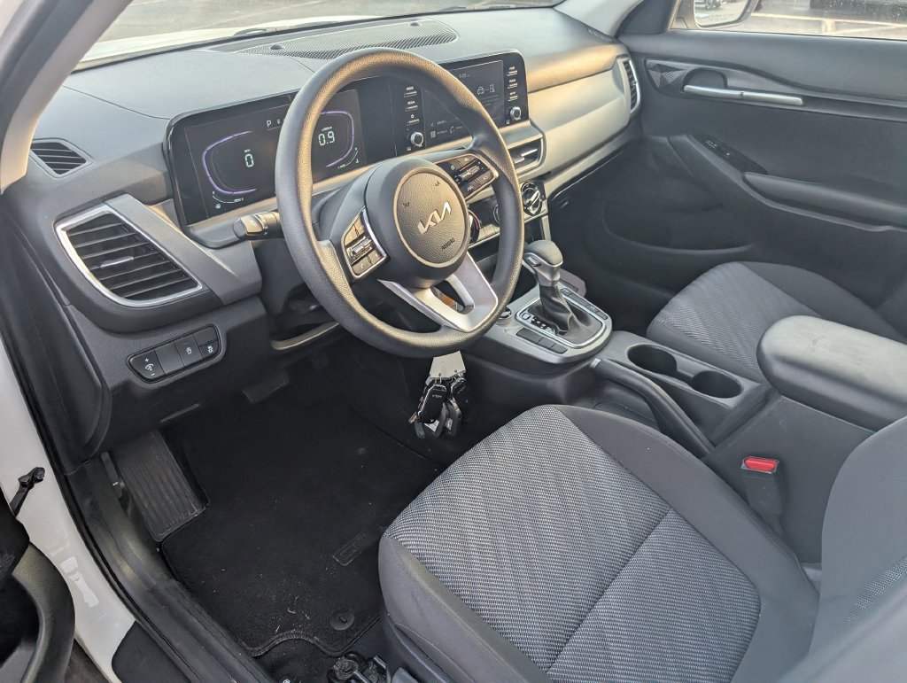 Used 2025 Kia Seltos LX AWD/4WD image 14