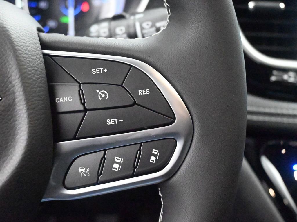 New 2026 Chrysler Pacifica Select FWD image 26