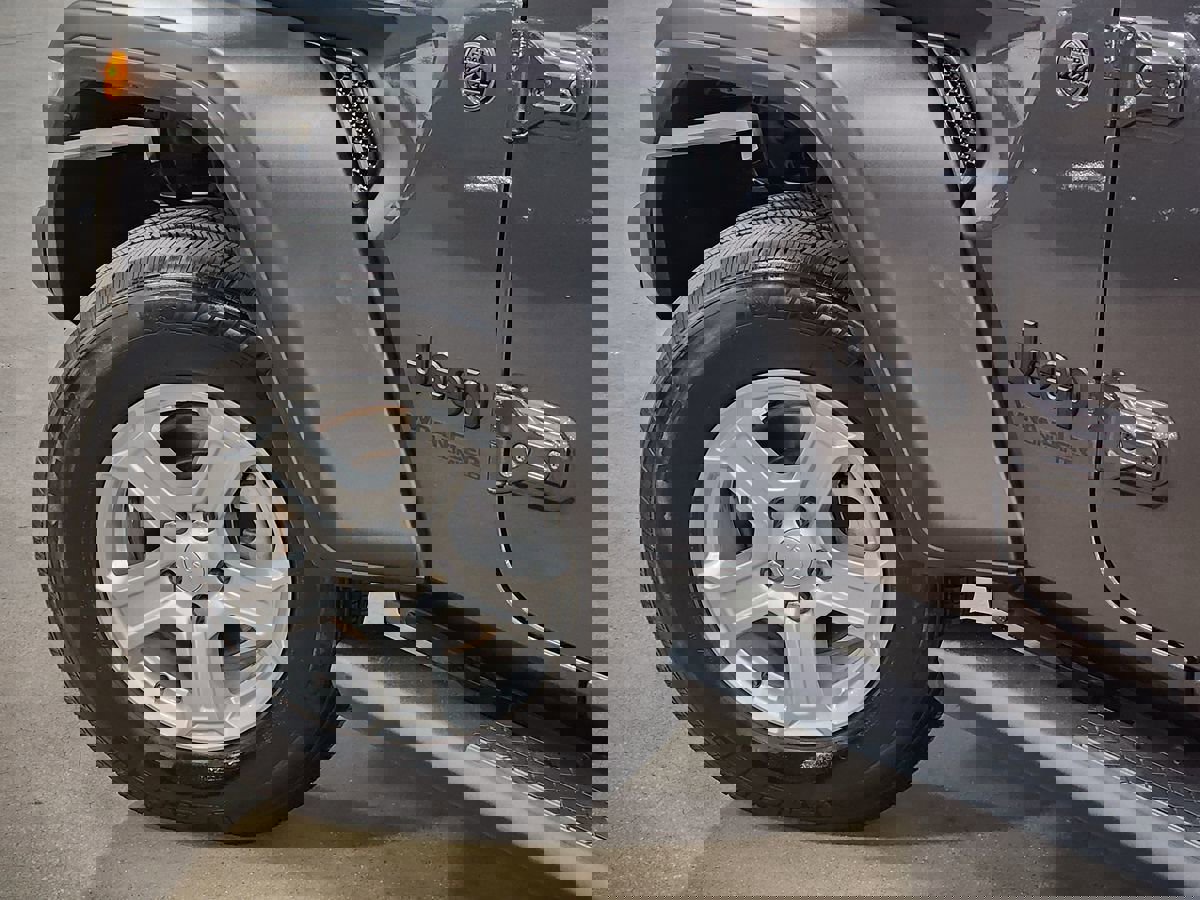 Used 2022 Jeep Wrangler Unlimited Sport image 23