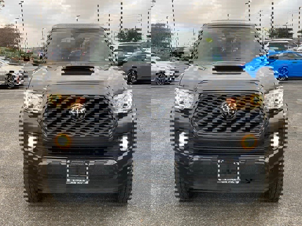 Used 2022 Toyota Tacoma TRD Sport w/ Technology Package image 2