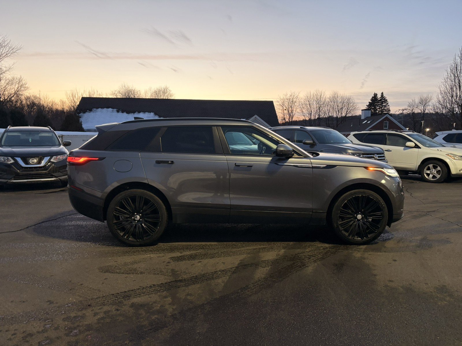 Used 2018 Land Rover Range Rover Velar S image 4