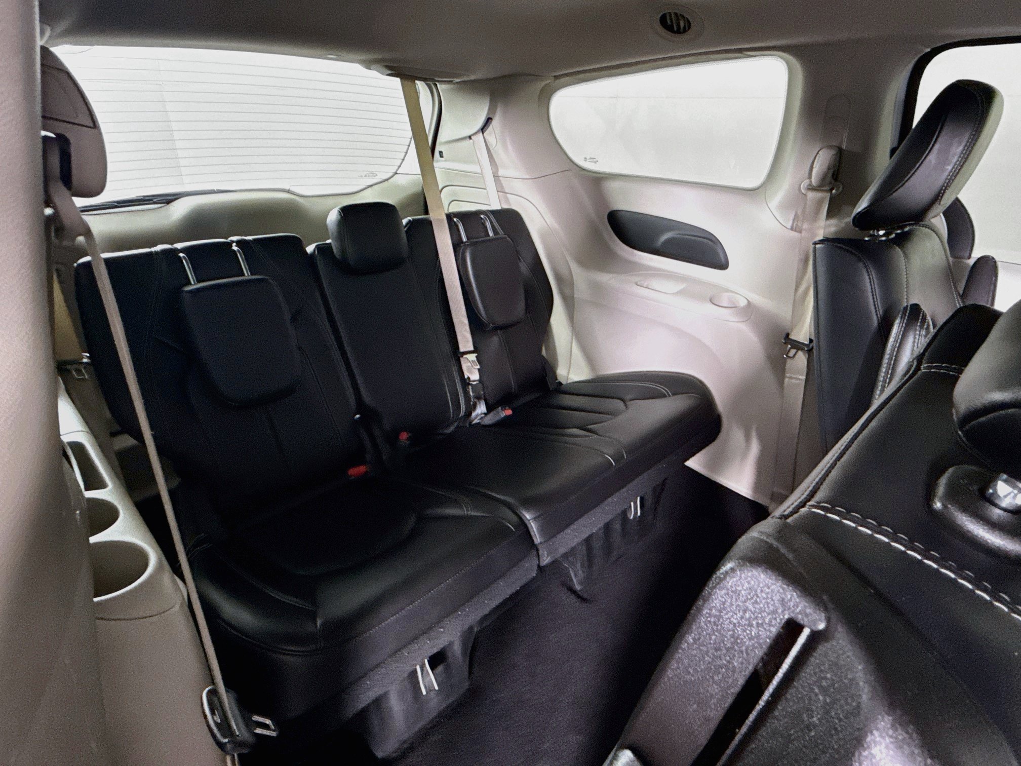 Used 2024 Chrysler Pacifica Limited FWD image 35
