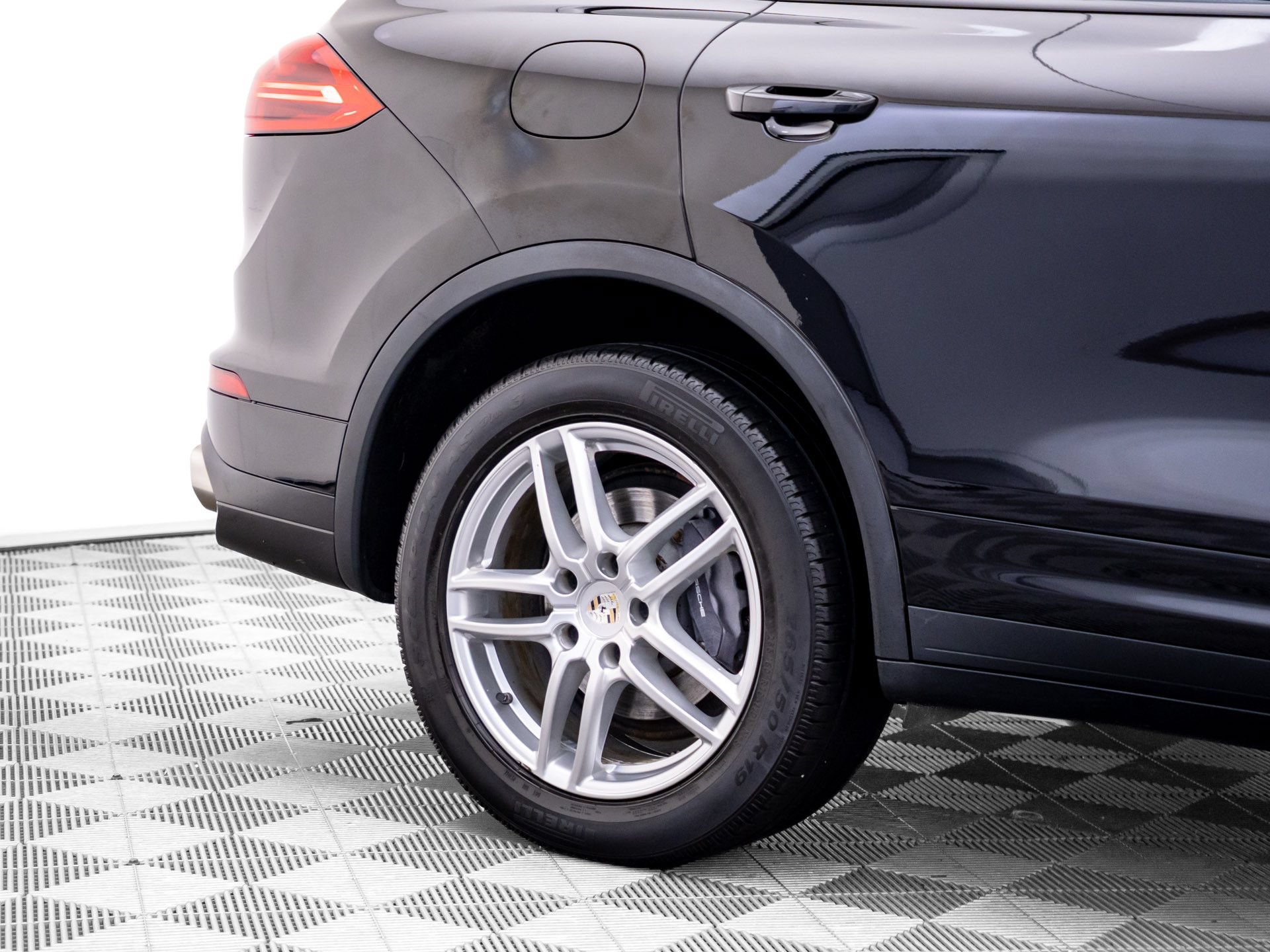 Used 2015 Porsche Cayenne Diesel AWD/4WD image 31