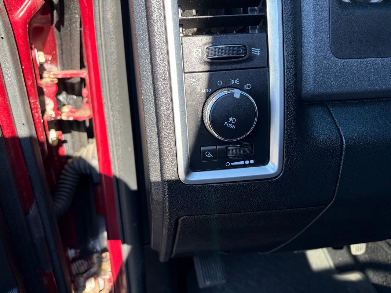 Used 2015 RAM 2500 SLT image 28