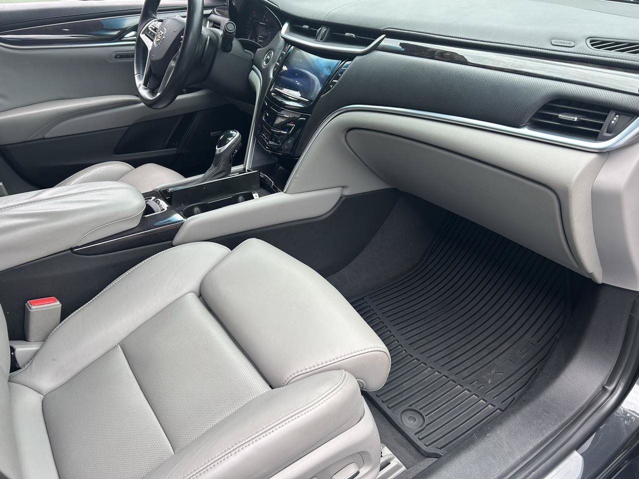 Used 2014 Cadillac XTS Luxury w/ Driver Awareness Package FWD image 19