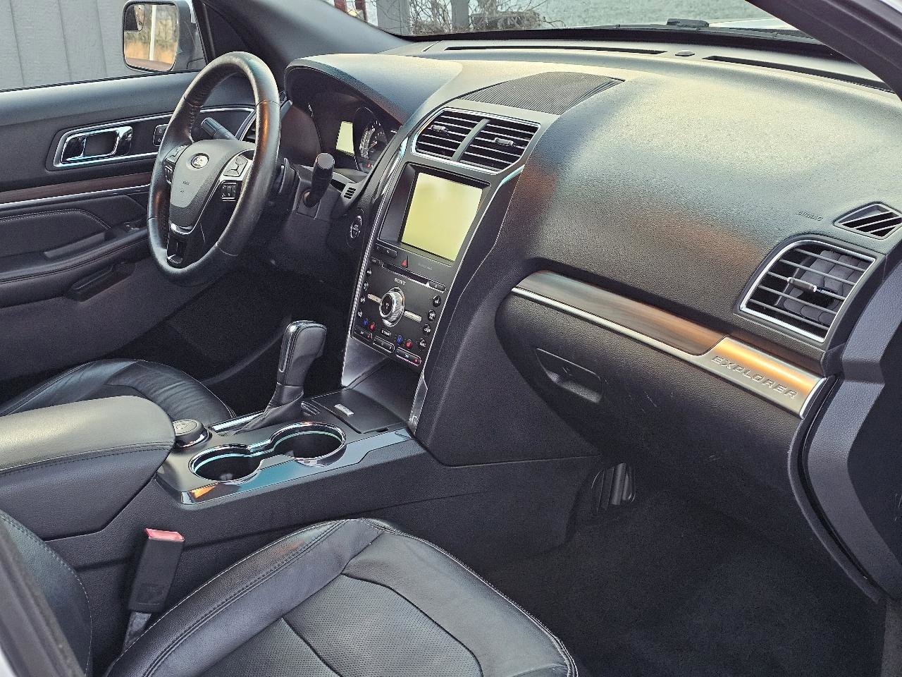Used 2016 Ford Explorer Limited image 33