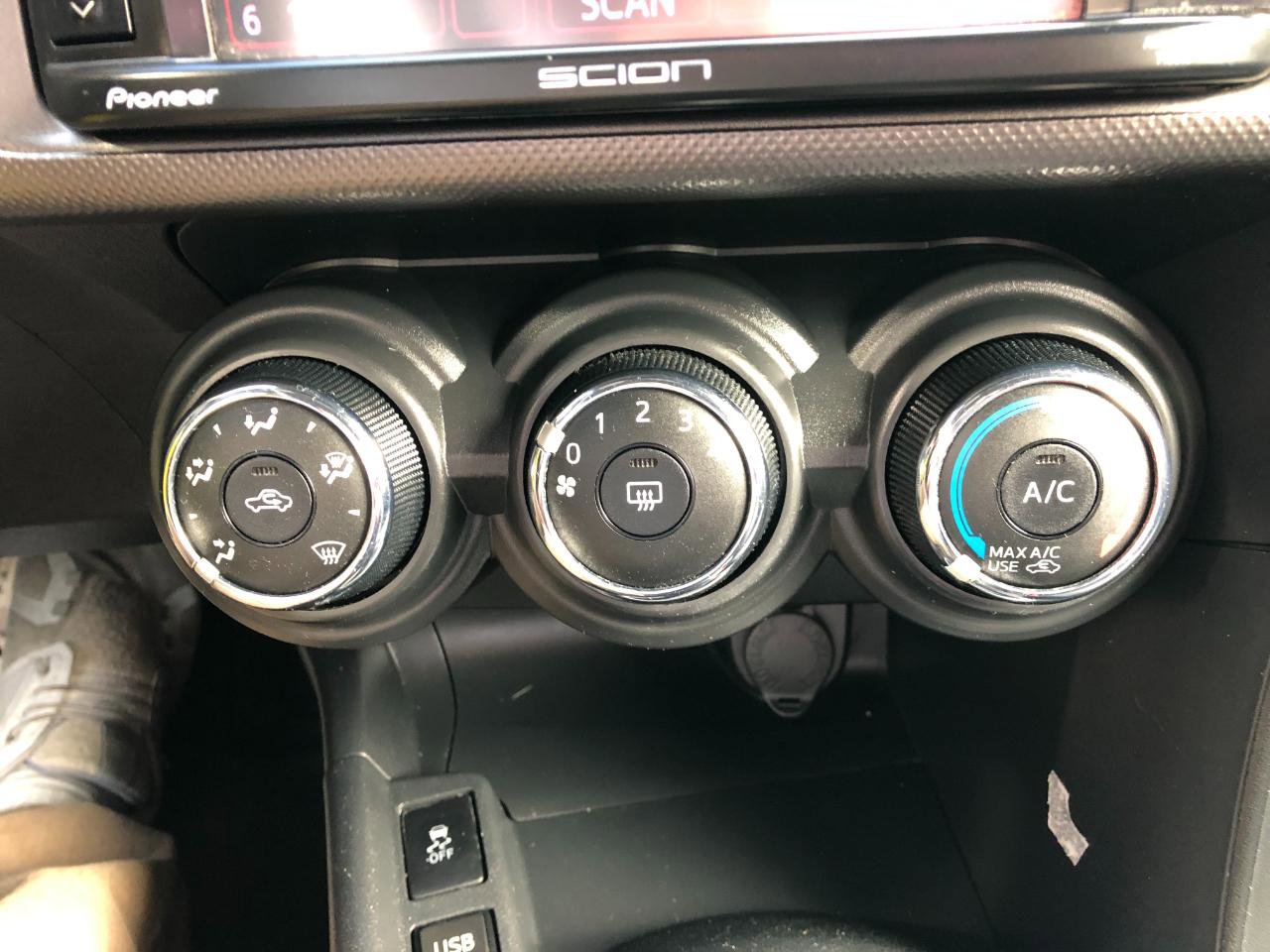 Used 2015 Scion tC image 21