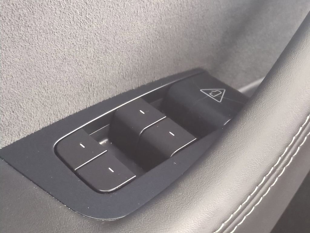 Used 2026 Tesla Model Y Long Range image 30