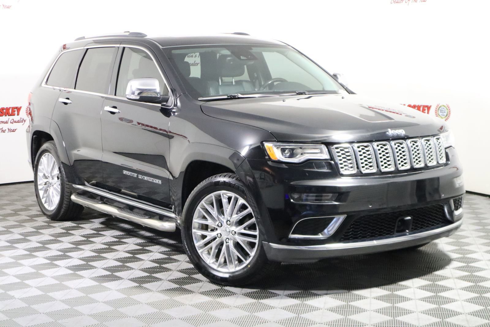 Used 2017 Jeep Grand Cherokee Summit AWD/4WD image 4