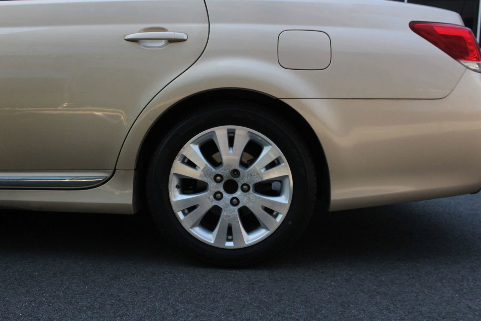 Used 2011 Toyota Avalon FWD image 10