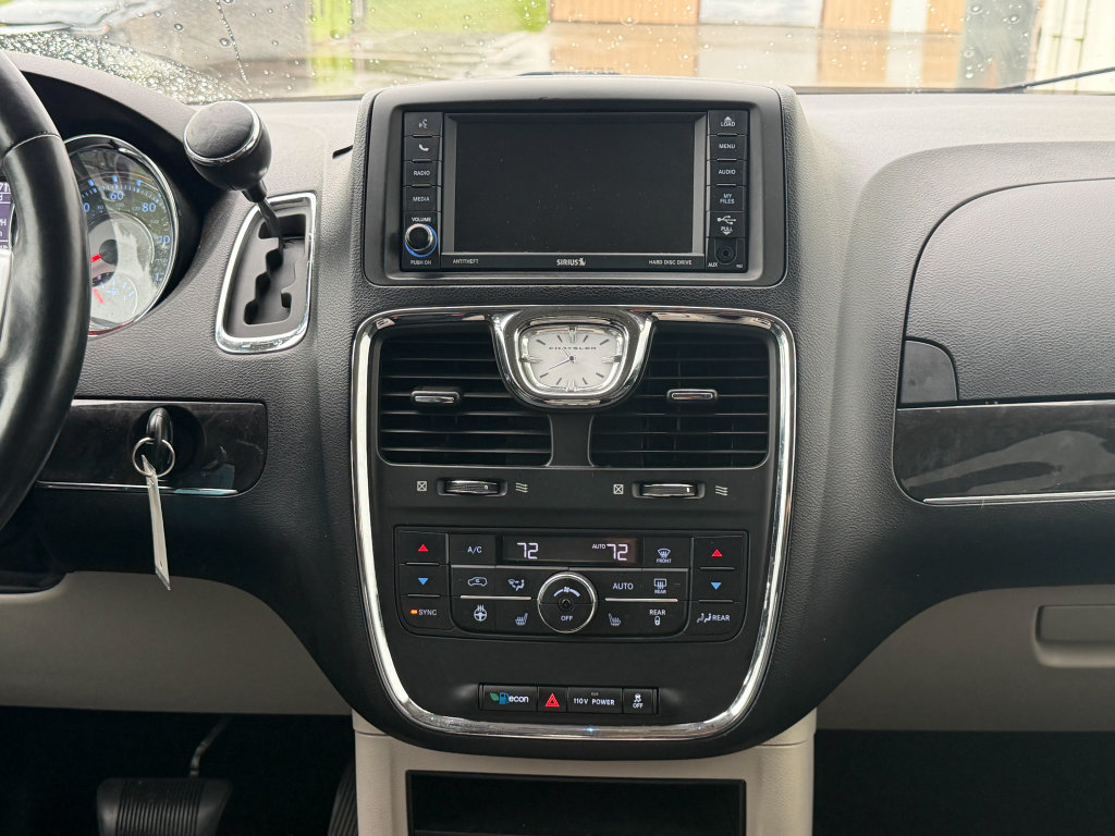 Used 2012 Chrysler Town & Country Touring-L w/ Driver Convenience Group FWD image 22