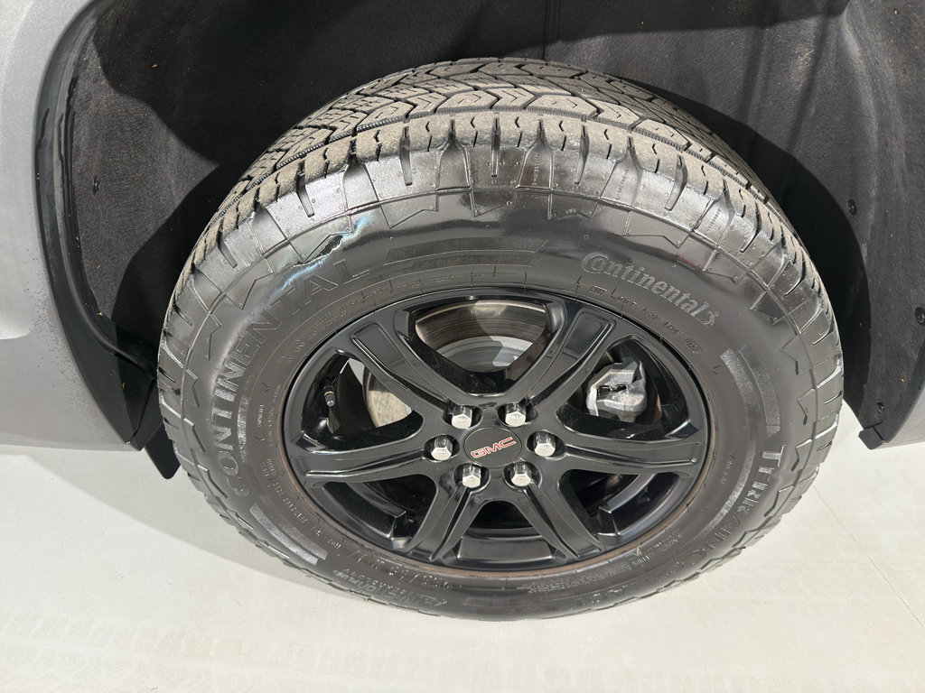 Used 2023 GMC Acadia AT4 w/ Technology Package image 6