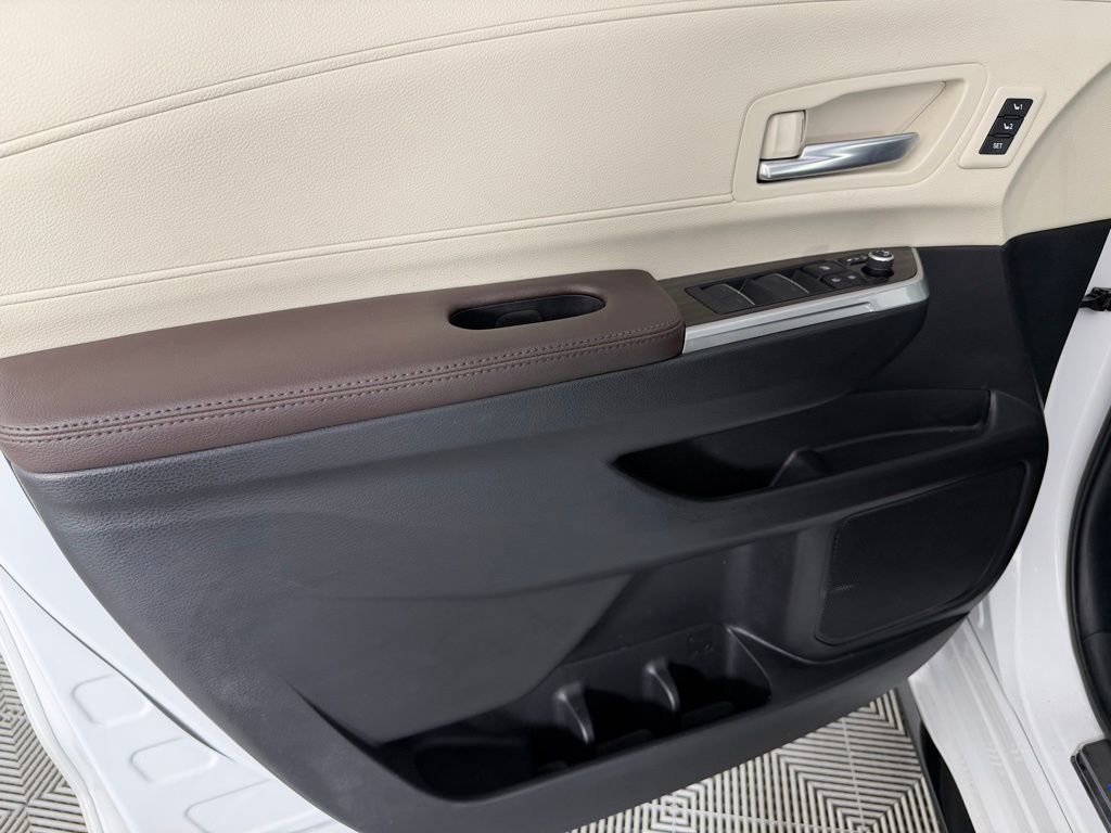 Used 2024 Toyota Sienna Platinum FWD image 26