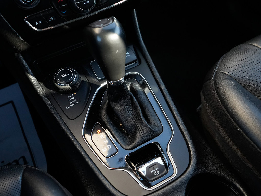 Used 2023 Jeep Cherokee Altitude Lux image 13