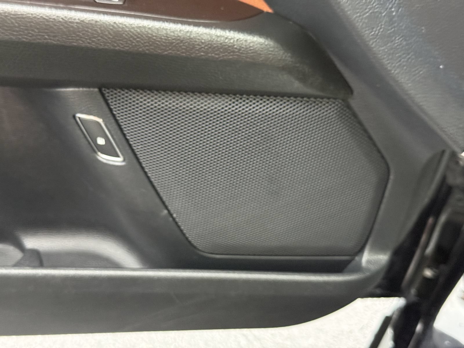 Used 2020 Ford Fusion Energi Titanium FWD image 22