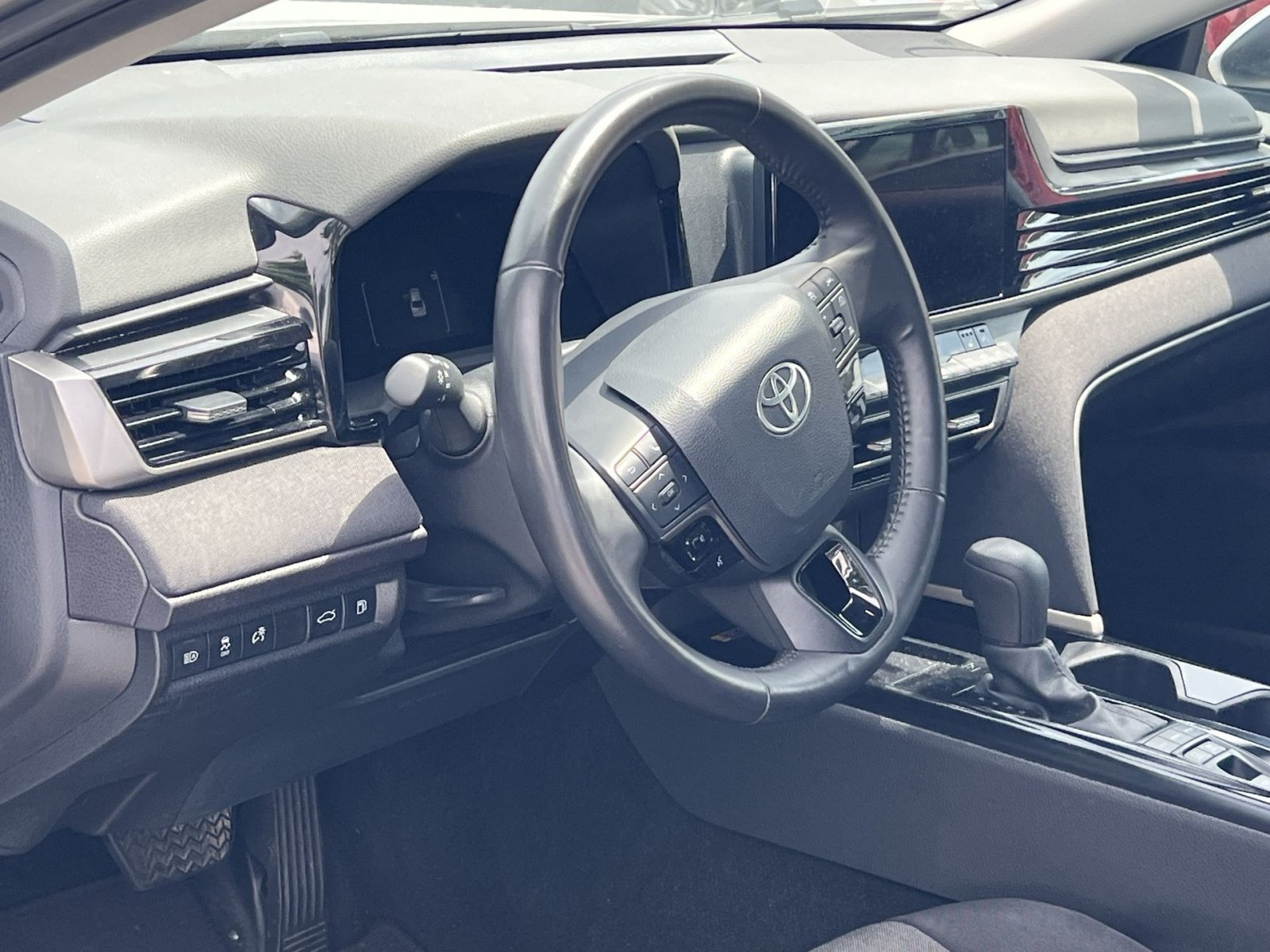 Used 2025 Toyota Camry LE AWD/4WD image 15