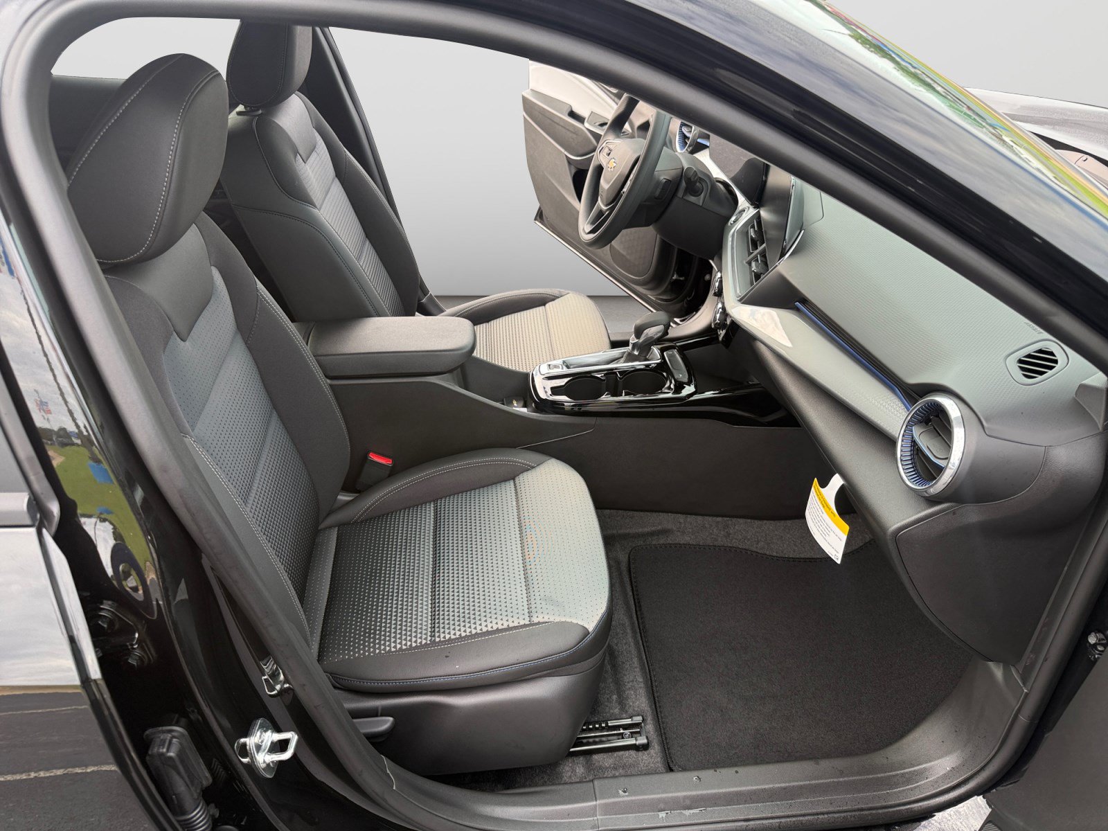 New 2026 Chevrolet Trax LT FWD image 12