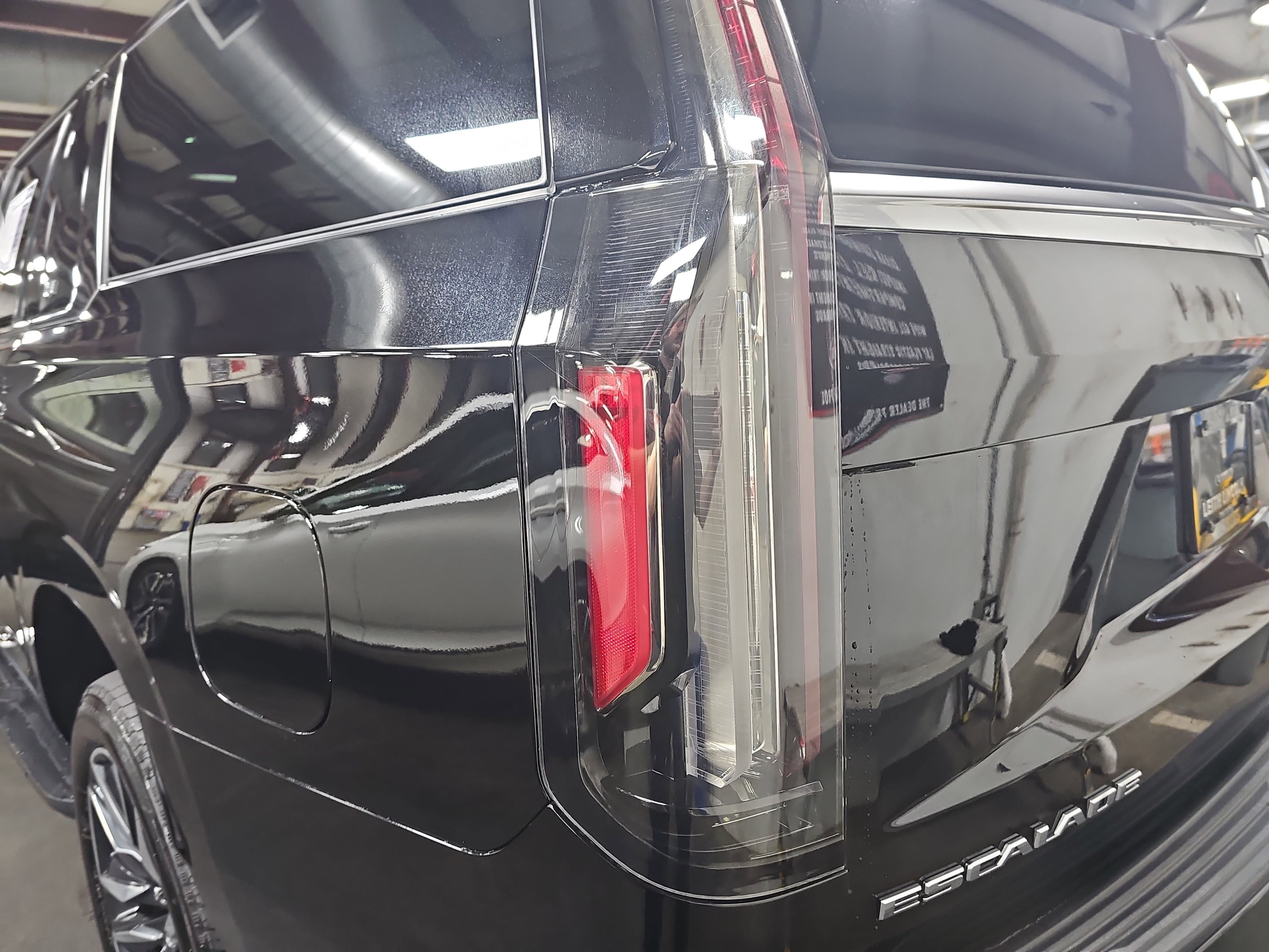 Used 2021 Cadillac Escalade ESV Premium Luxury image 37