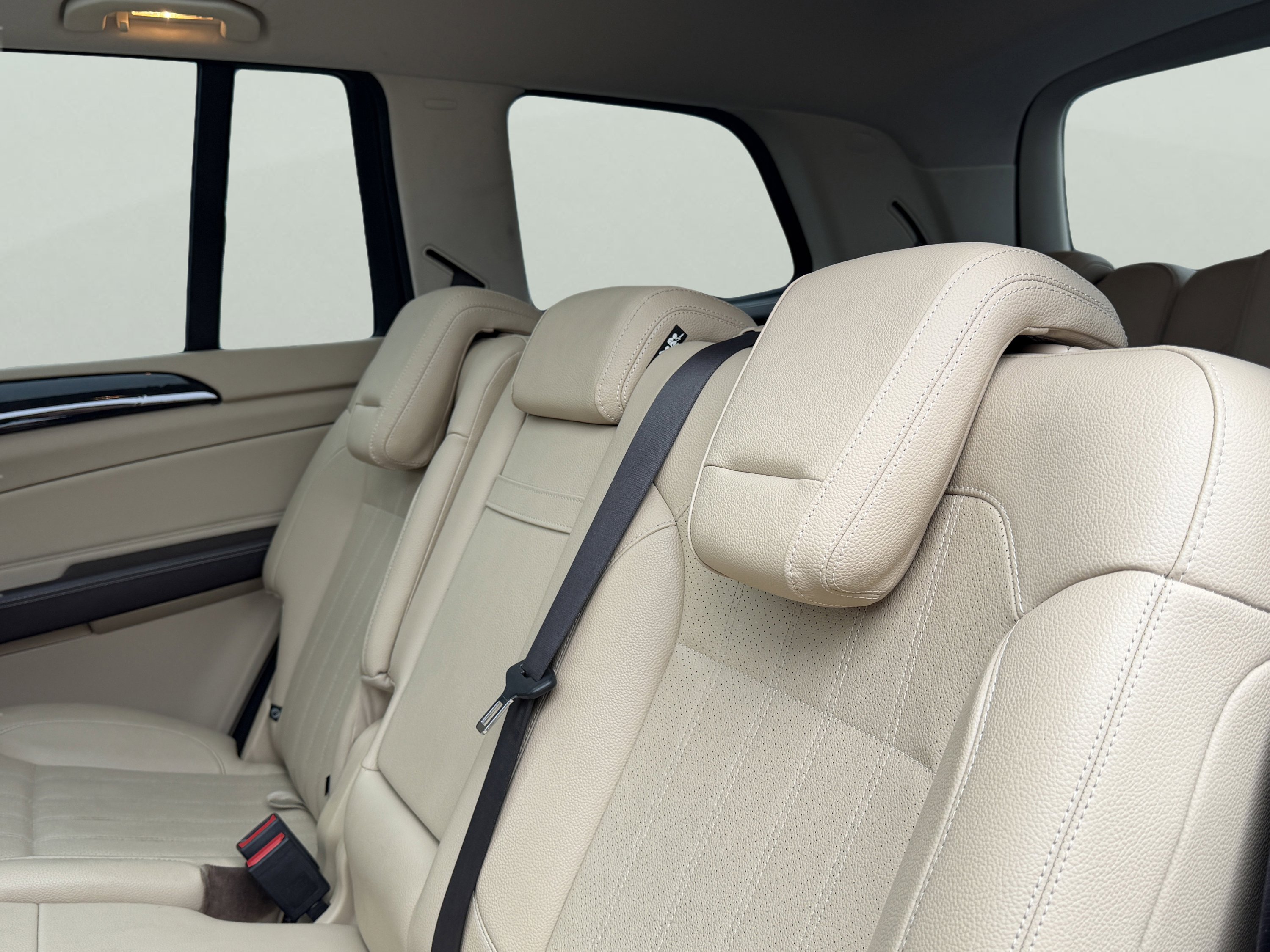 Used 2018 Mercedes-Benz GLS 450 4MATIC w/ Premium Package image 32