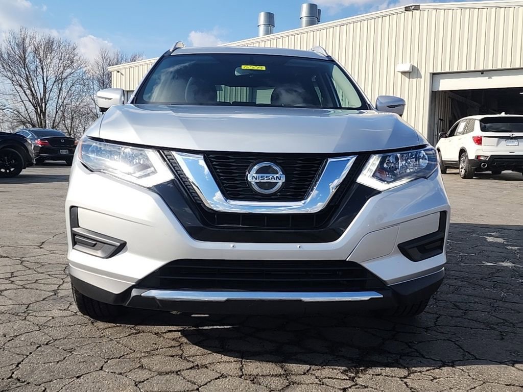 Used 2018 Nissan Rogue SV w/ Premium Package image 2
