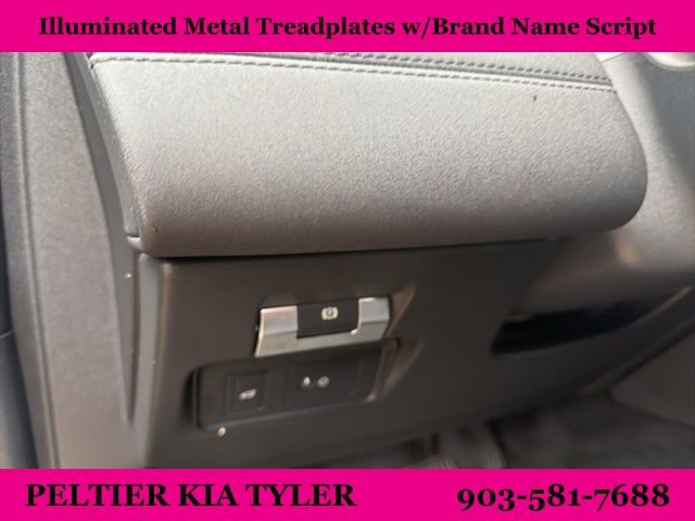 Used 2020 Land Rover Discovery Sport Standard image 16