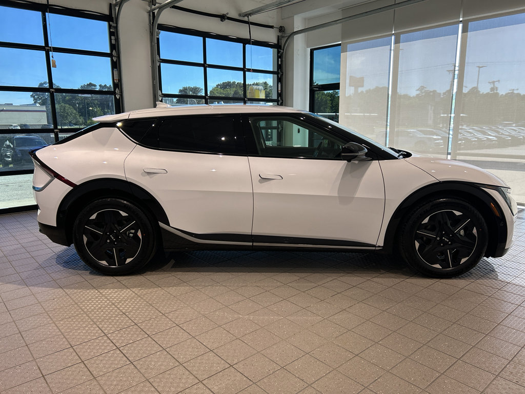 New 2025 Kia EV6 Wind image 6