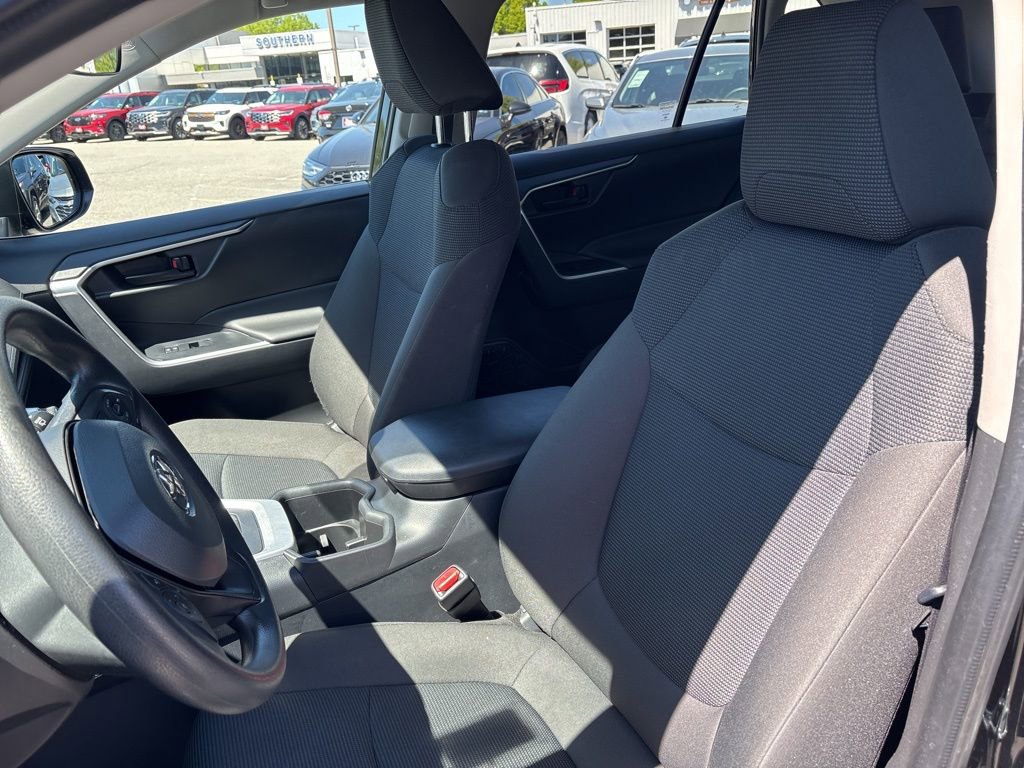 Used 2025 Toyota RAV4 LE AWD/4WD image 14