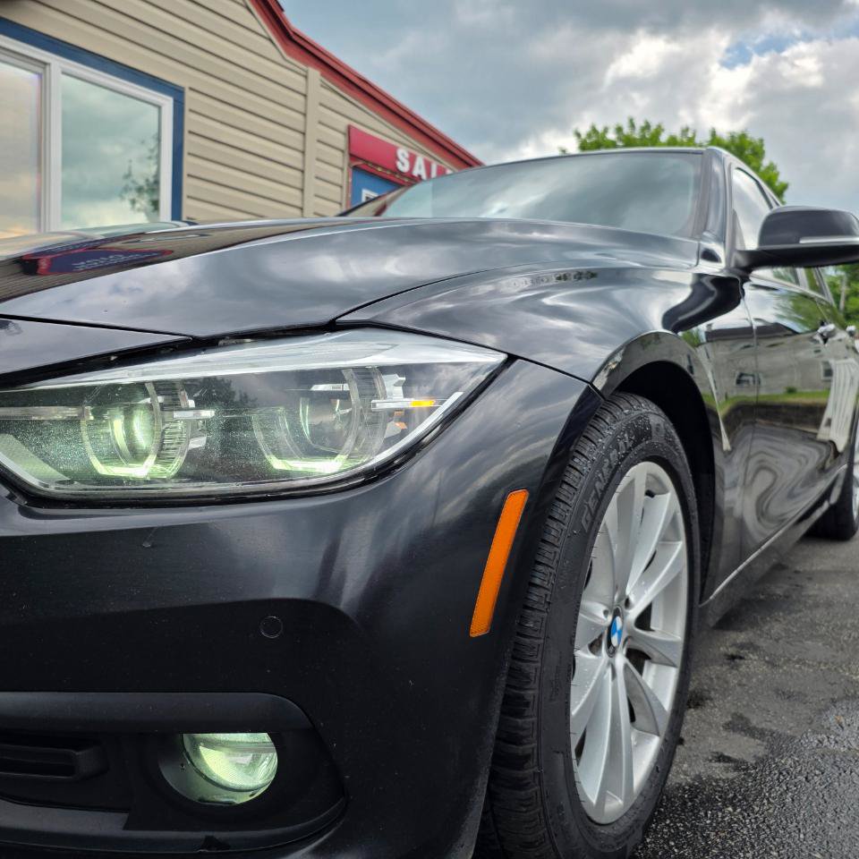 Used 2017 BMW 320i xDrive Sedan AWD/4WD image 14