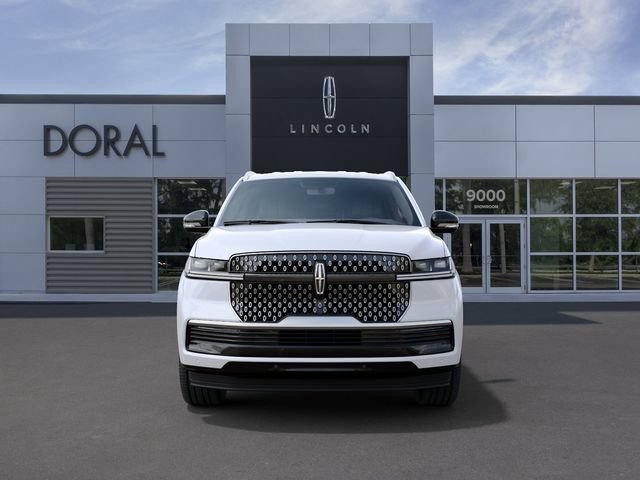 New 2027 Lincoln Navigator Premiere RWD image 3
