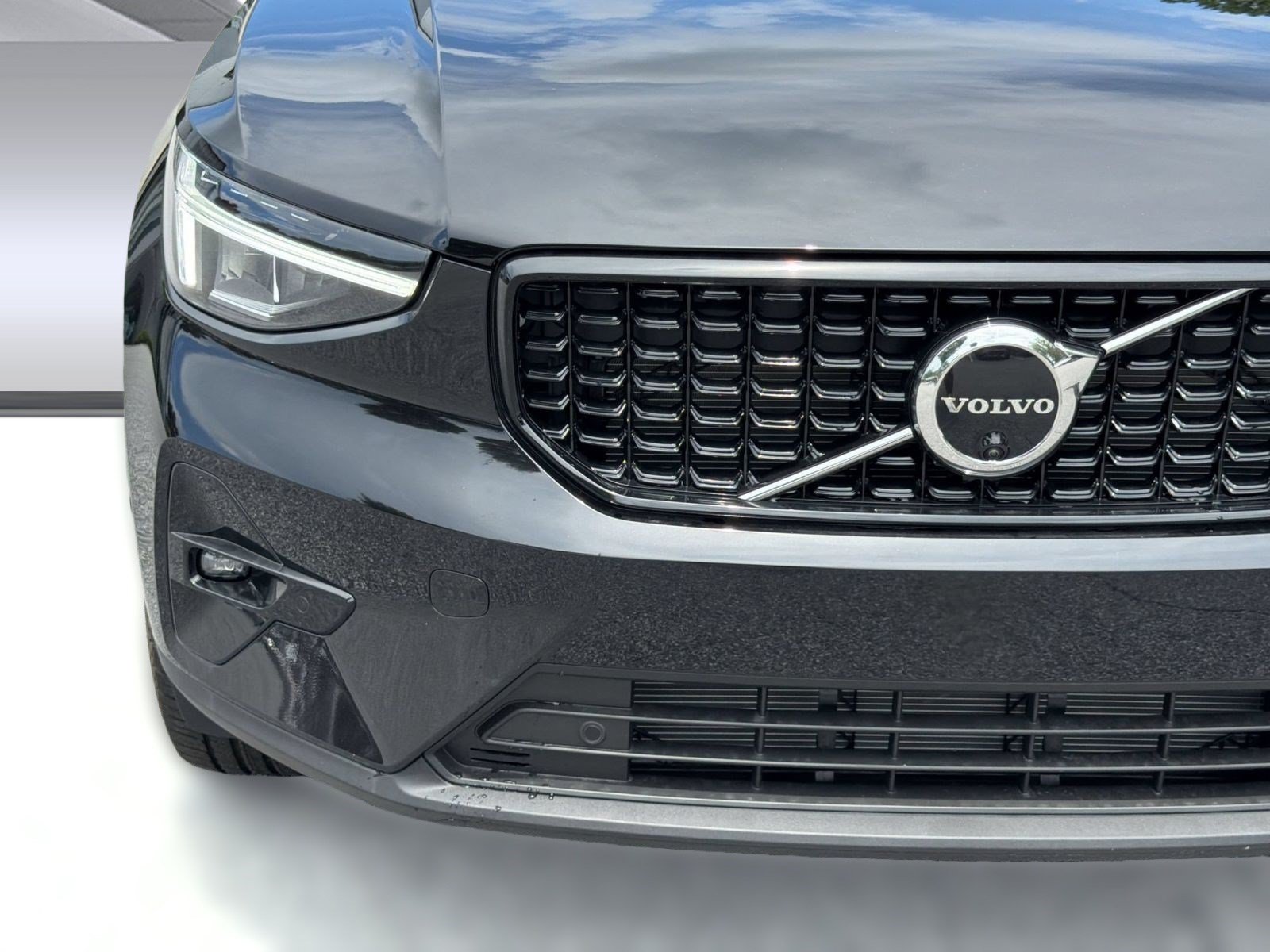 New 2026 Volvo XC40 B4 Plus w/ Climate Package FWD image 11