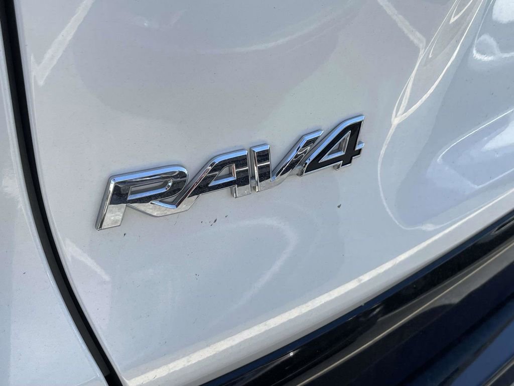 Used 2019 Toyota RAV4 XSE AWD/4WD image 17