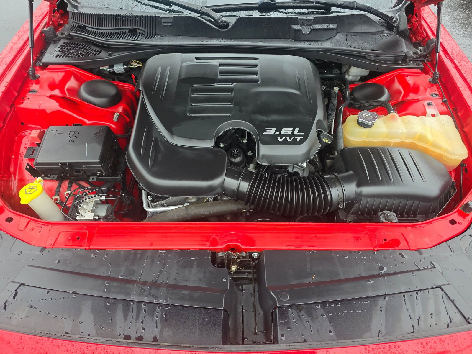 Used 2015 Dodge Challenger SXT image 34