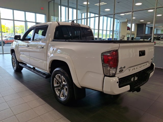 Used 2016 Toyota Tacoma Limited w/ Towing Package AWD/4WD image 4