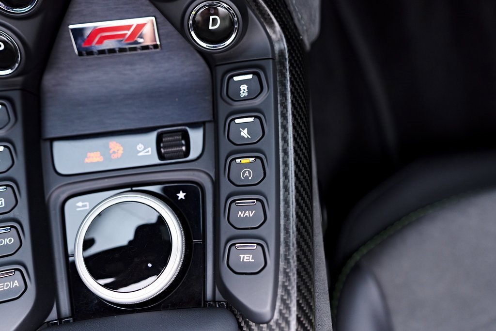 Used 2023 Aston Martin V8 Vantage Roadster image 69