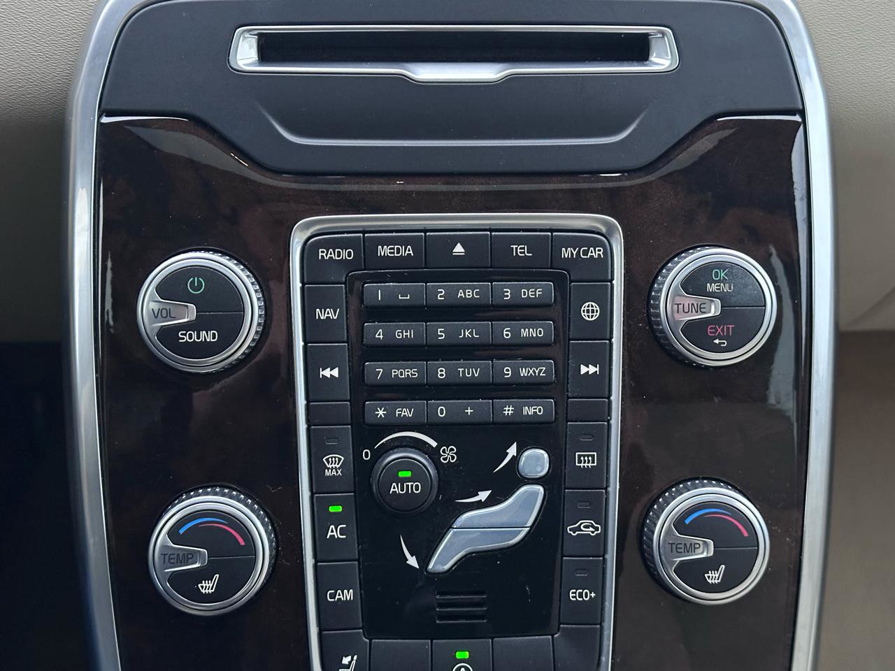 Used 2016 Volvo XC70 T5 Premier image 24