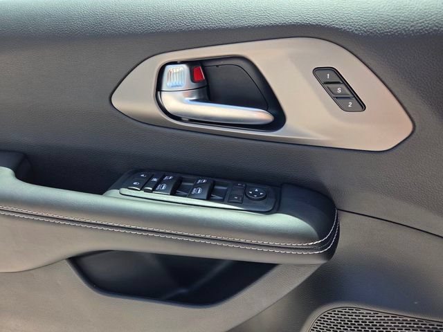 New 2027 Chrysler Pacifica Select FWD image 19