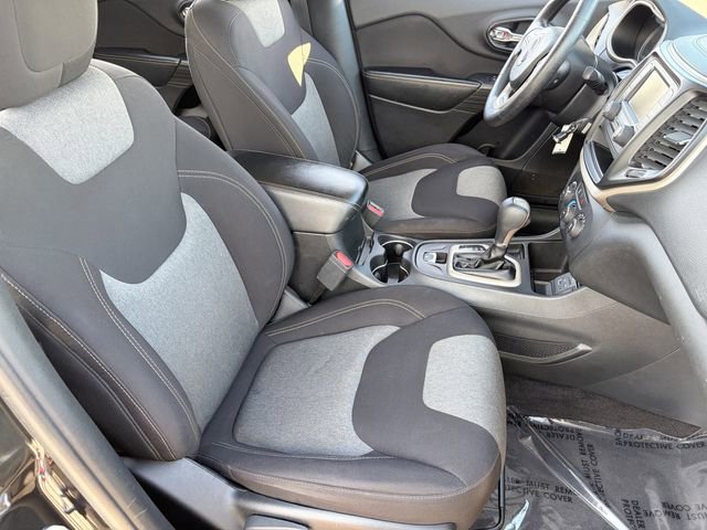 Used 2016 Jeep Cherokee Sport image 18