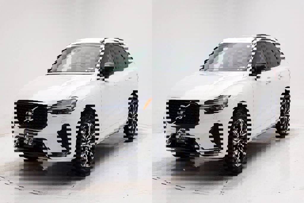 Used 2025 Volvo XC60 B5 Core image 5
