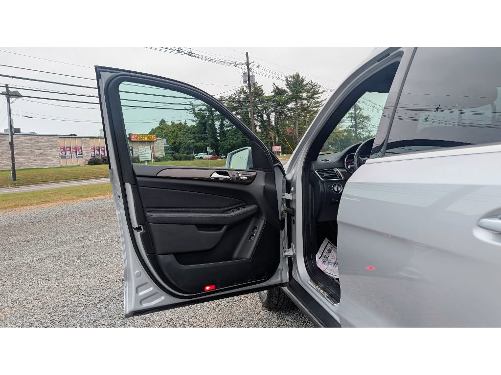 Used 2017 Mercedes-Benz GLS 450 4MATIC image 9