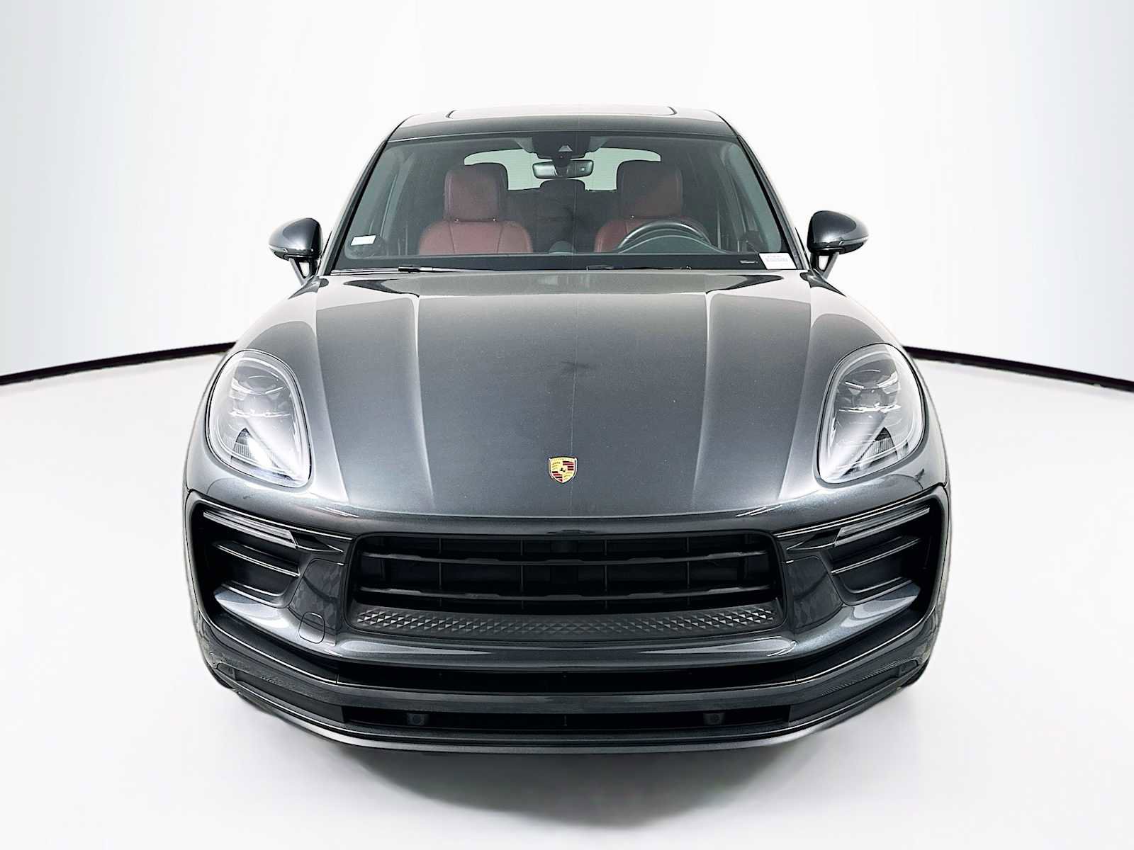 Certified 2022 Porsche Macan image 6