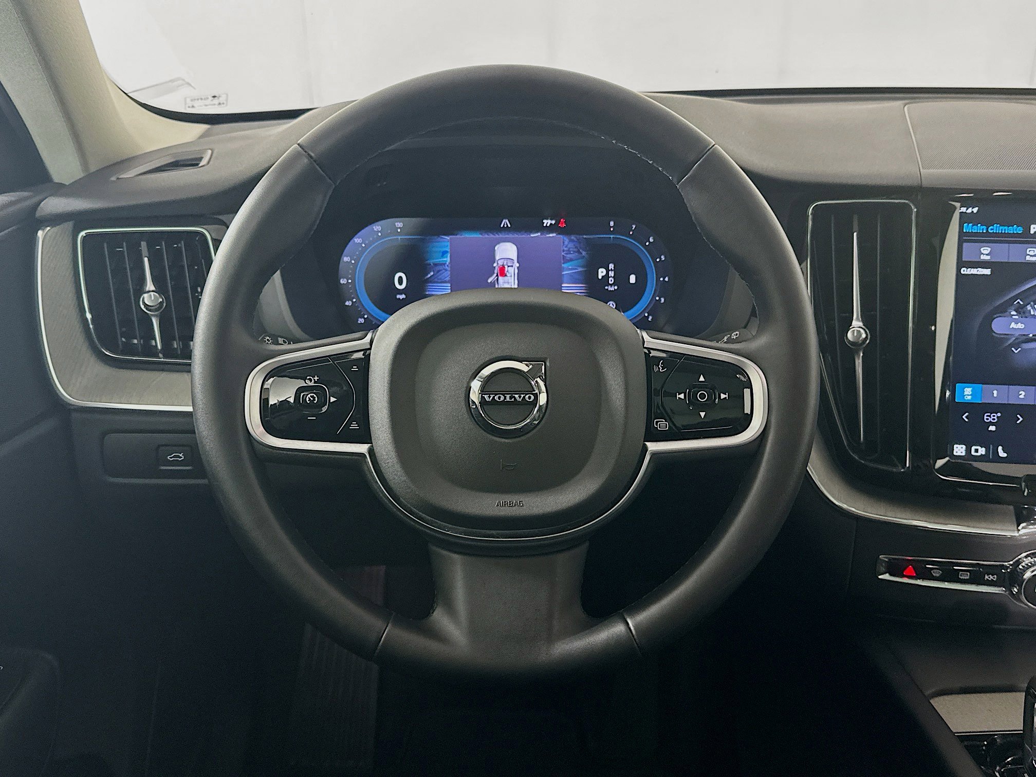 Used 2025 Volvo XC60 B5 Plus image 18