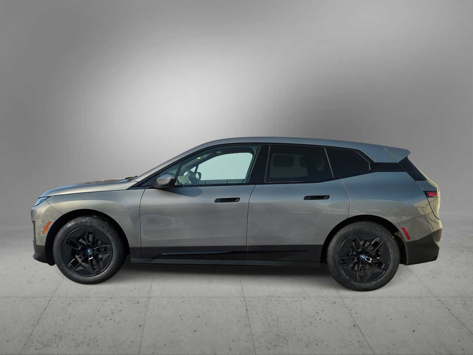 Used 2025 BMW iX xDrive50 image 5