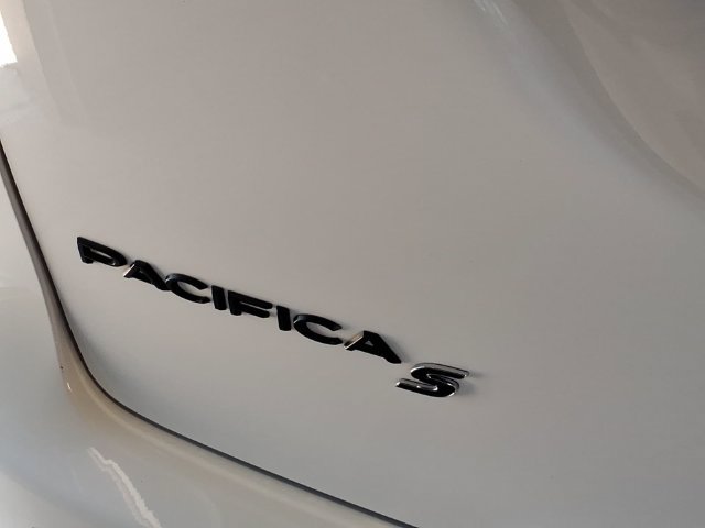 Used 2025 Chrysler Pacifica Limited FWD image 21