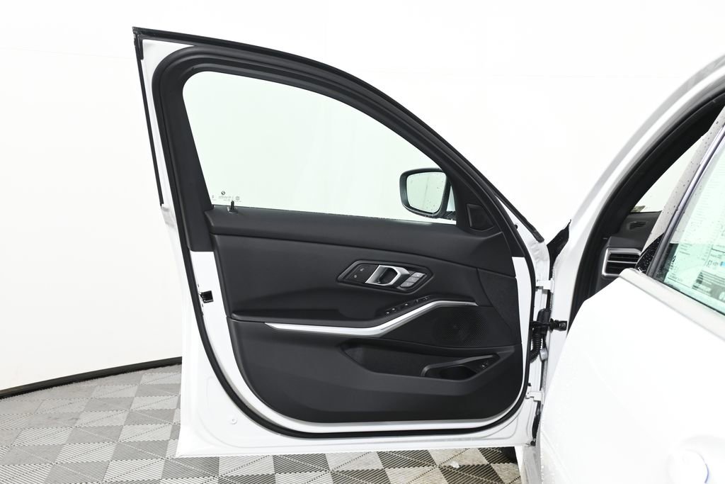 Used 2026 BMW 330i xDrive Sedan w/ Premium Package image 27