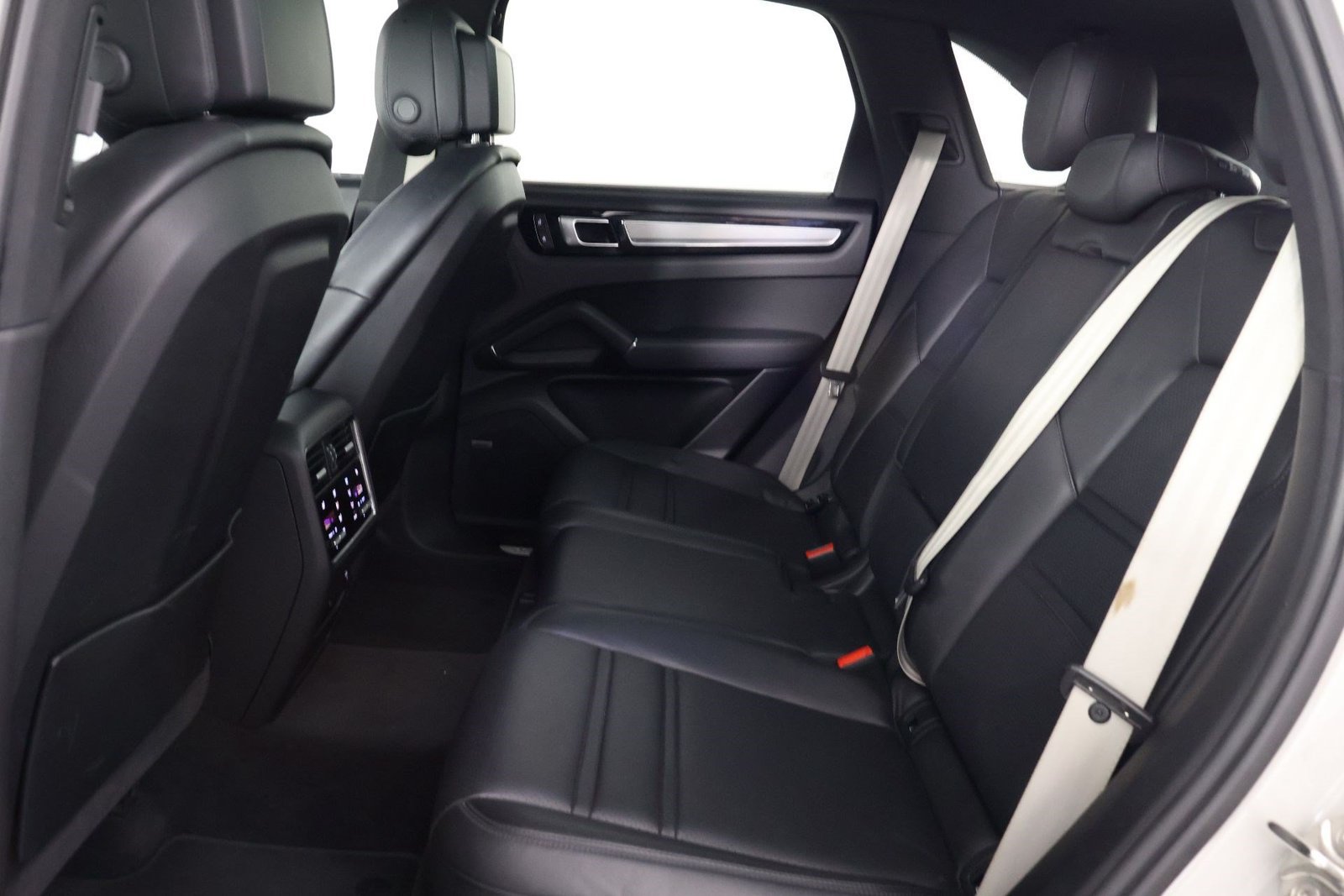 Certified 2023 Porsche Cayenne Platinum Edition AWD/4WD image 33