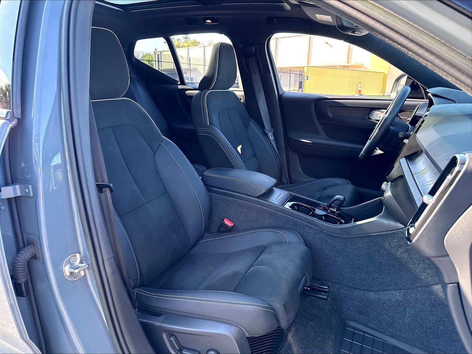 Used 2023 Volvo XC40 Recharge Ultimate w/ Protection Package Premier AWD/4WD image 10