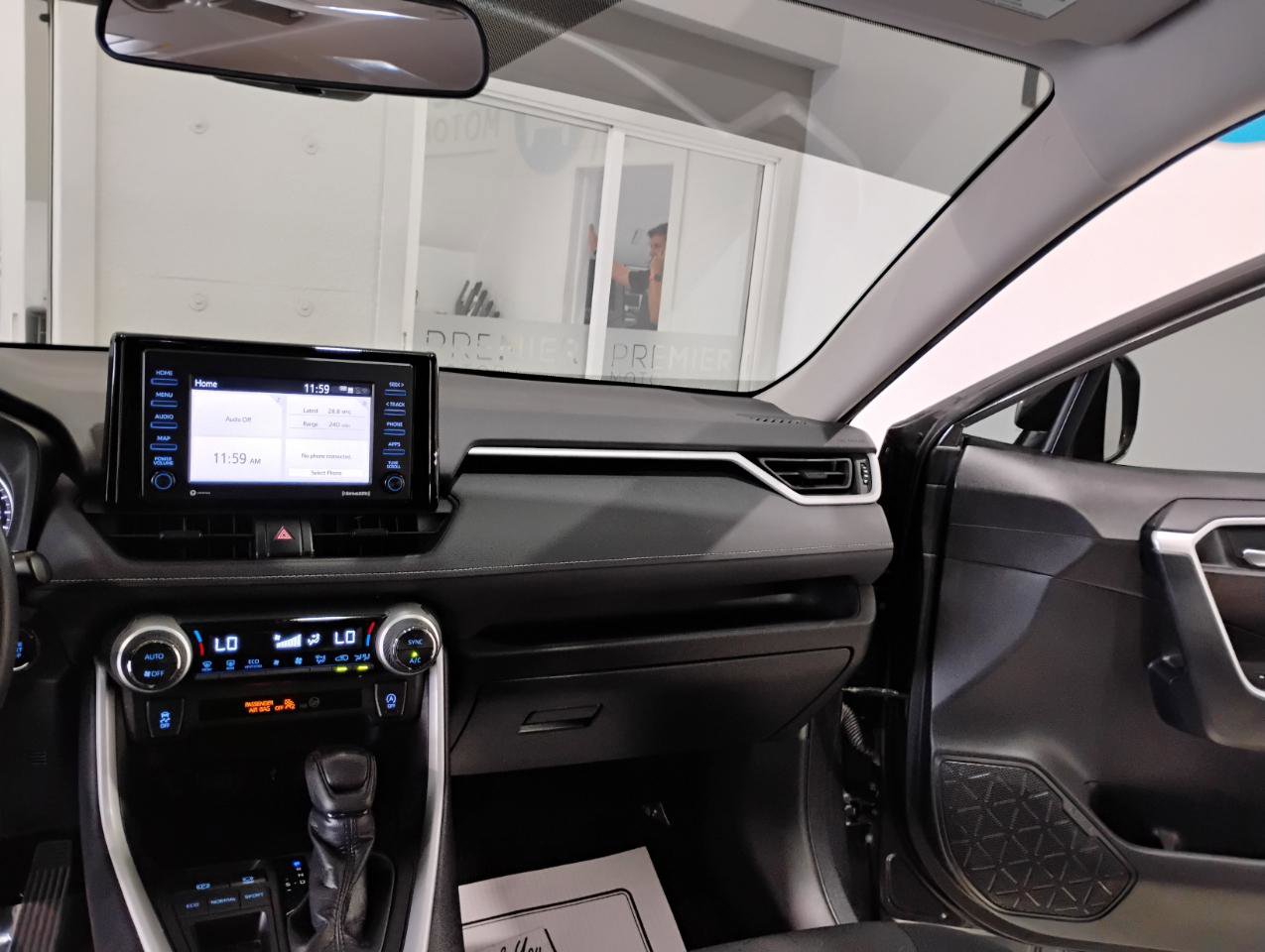 Used 2021 Toyota RAV4 XLE FWD image 32