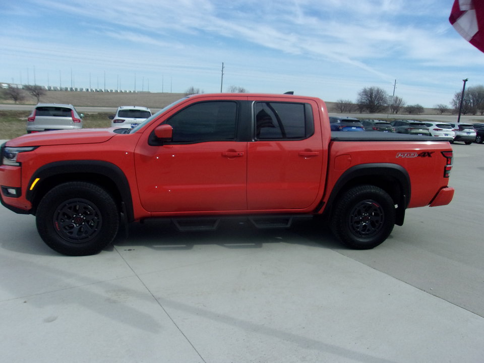 Used 2025 Nissan Frontier PRO-4X AWD/4WD image 8