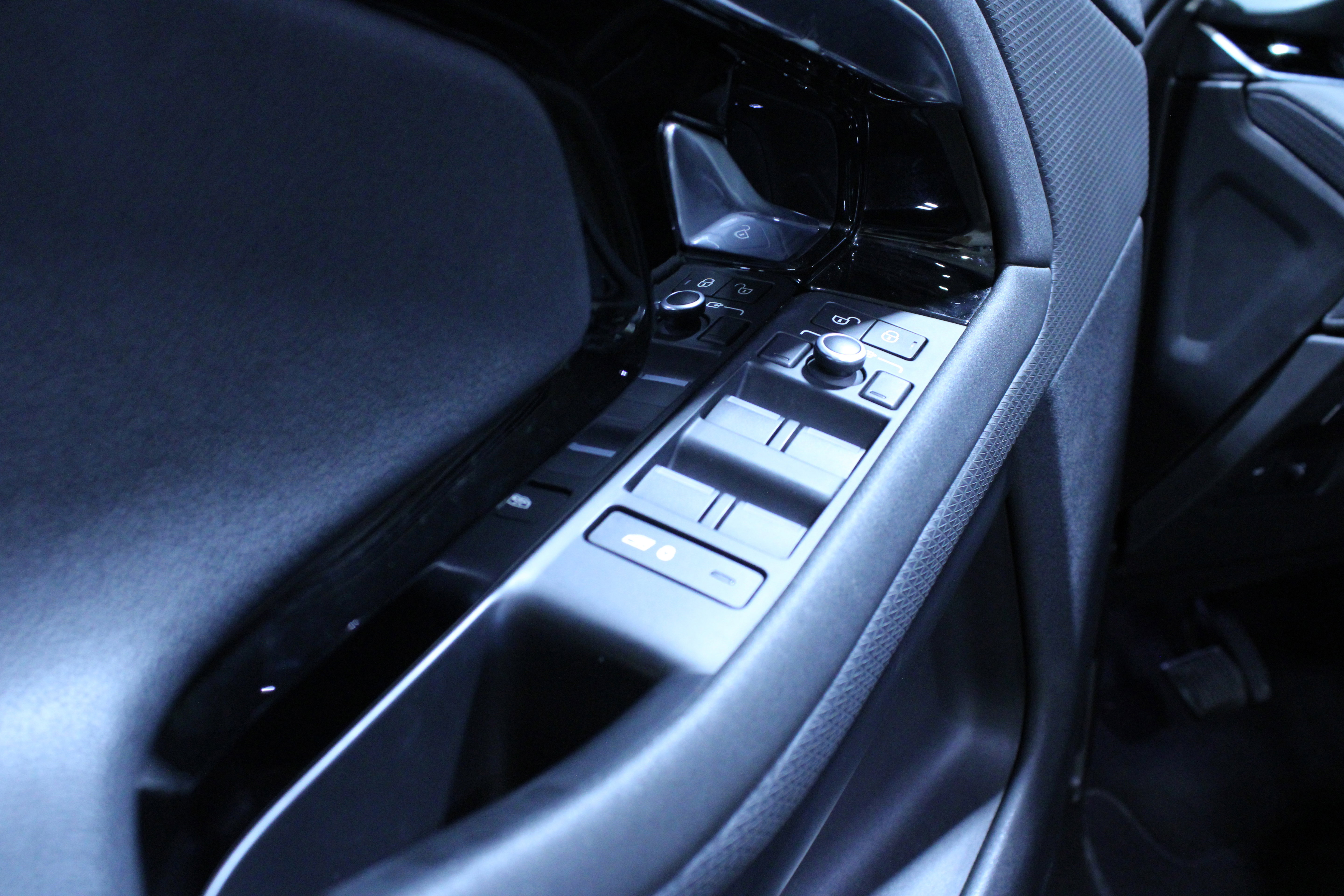 Used 2020 Land Rover Range Rover Evoque S image 6